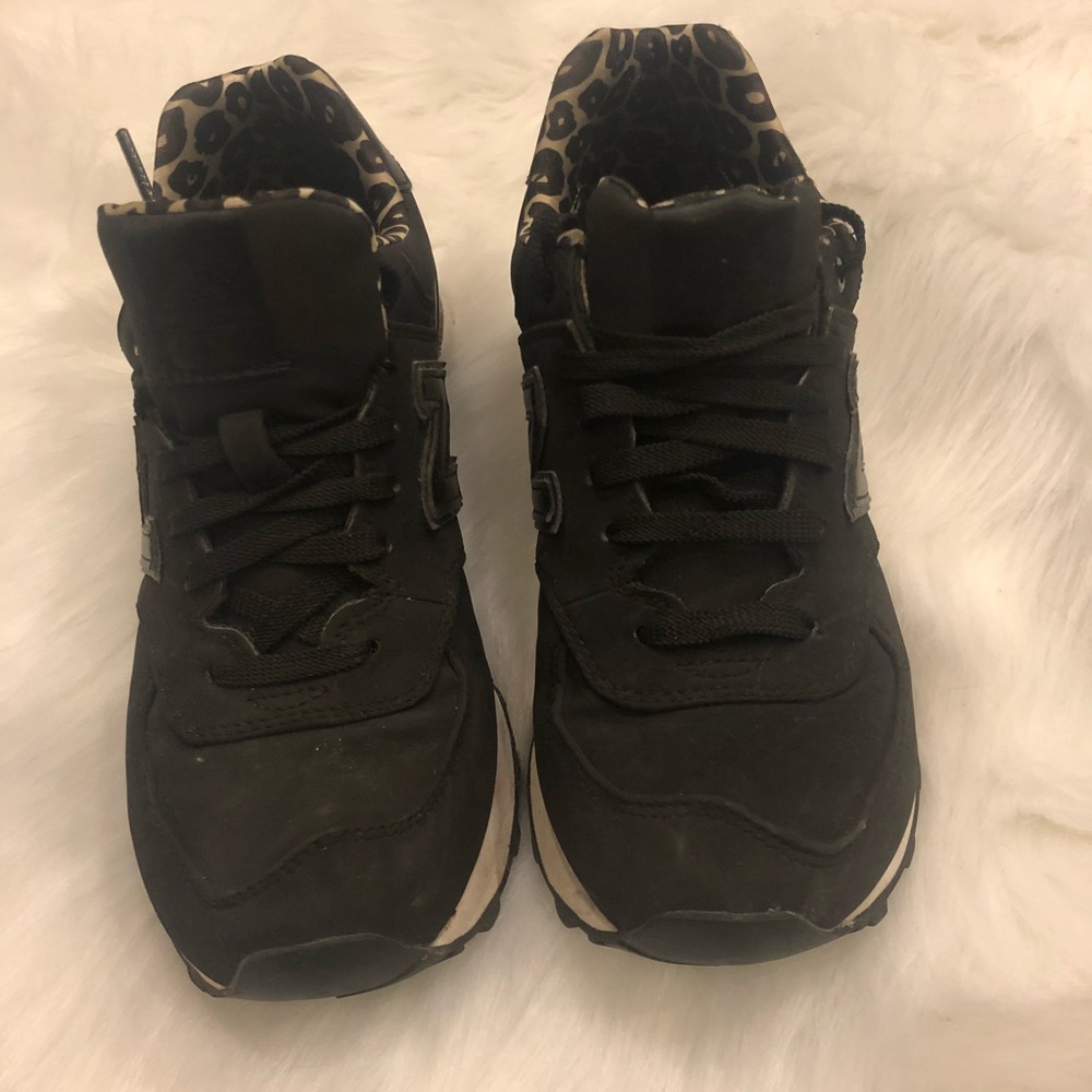 Black New Balance with cheetah details!